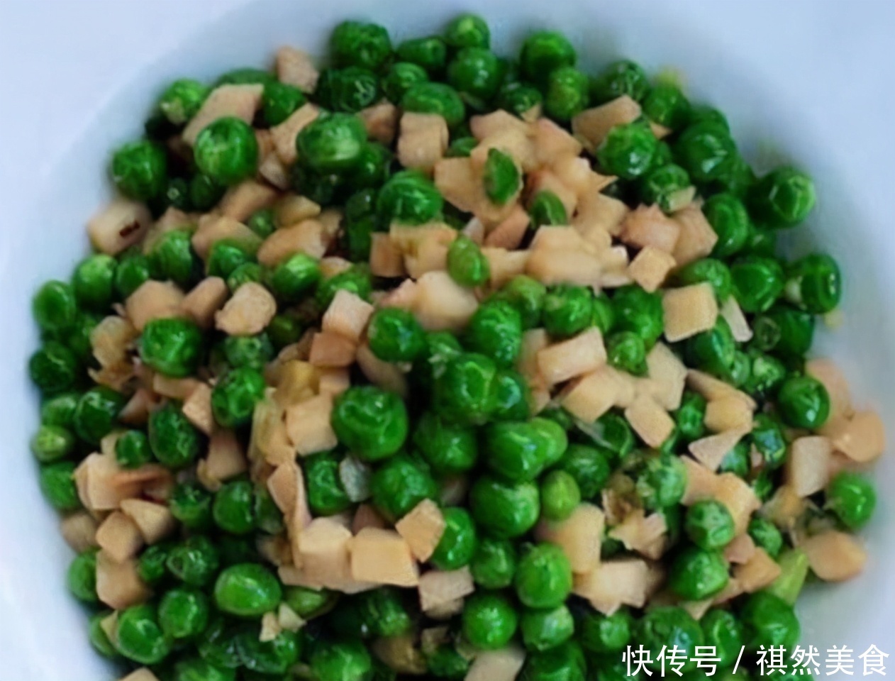 聪明女人多吃三种美食，清肠排毒，轻松瘦下来，皮肤更水灵