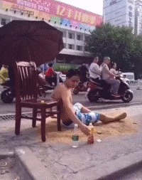 |搞笑GIF： 厉害了我的姐 乘电梯都不忘秀一下美腿