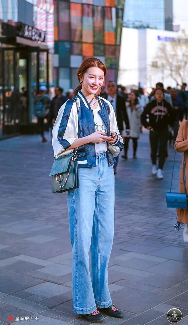 看似|每个人都有属于自己的穿法,看似很简单服装,穿起来美丽又有特点