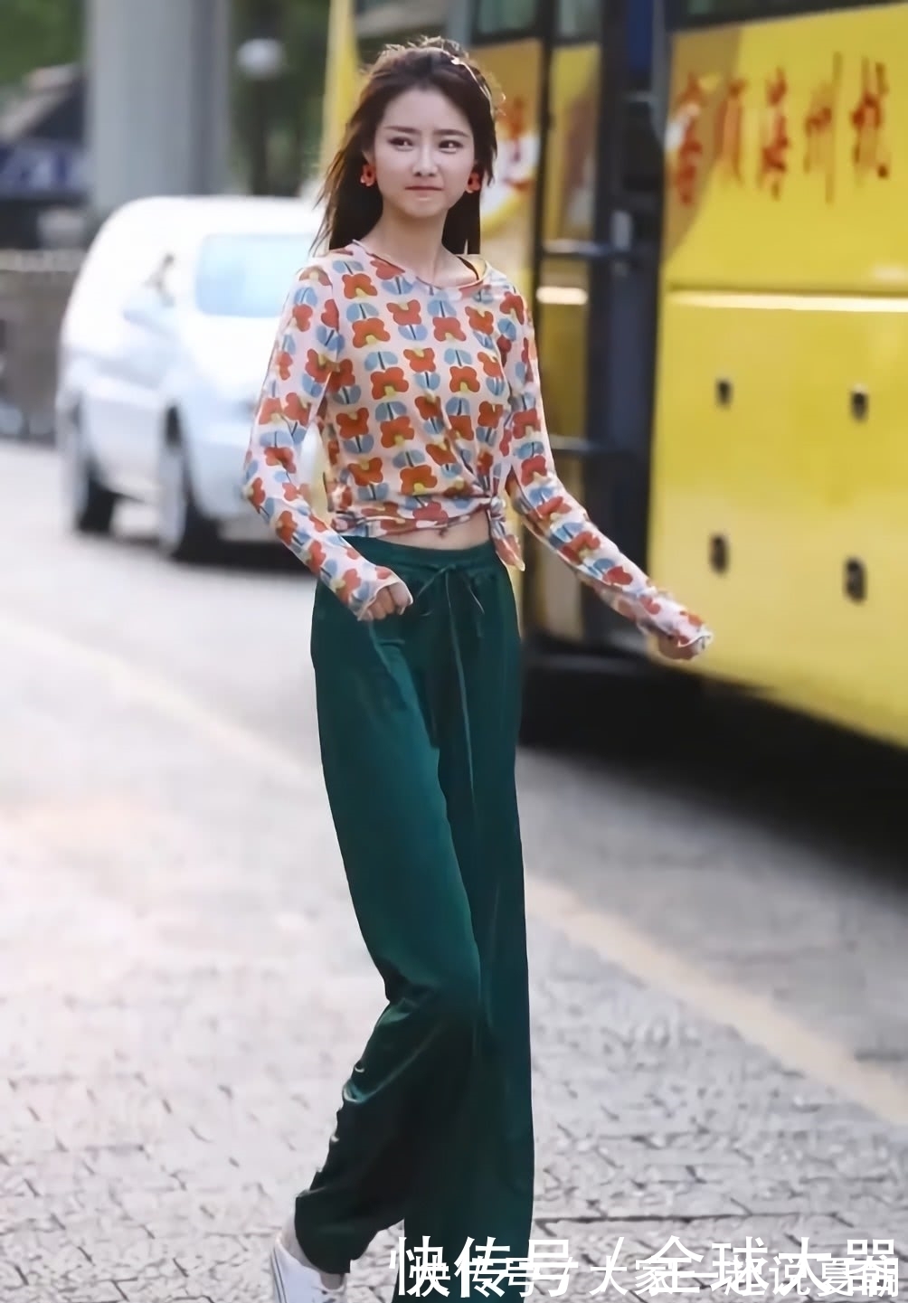 大长腿 现在流行什么裤子网红小姐姐都爱“豇豆裤”，穿上十级显瘦