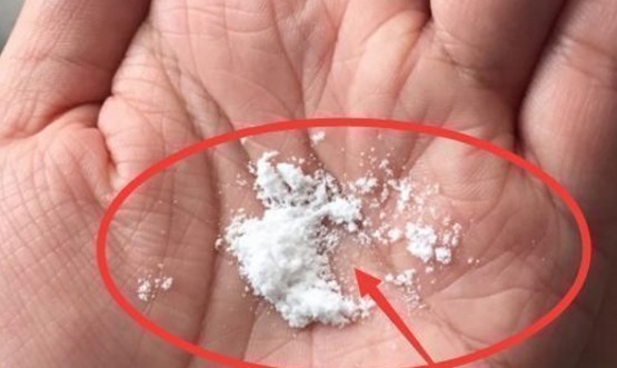 每天拖地3次还是脏老保姆给你支个招，半个月都不用再拖地