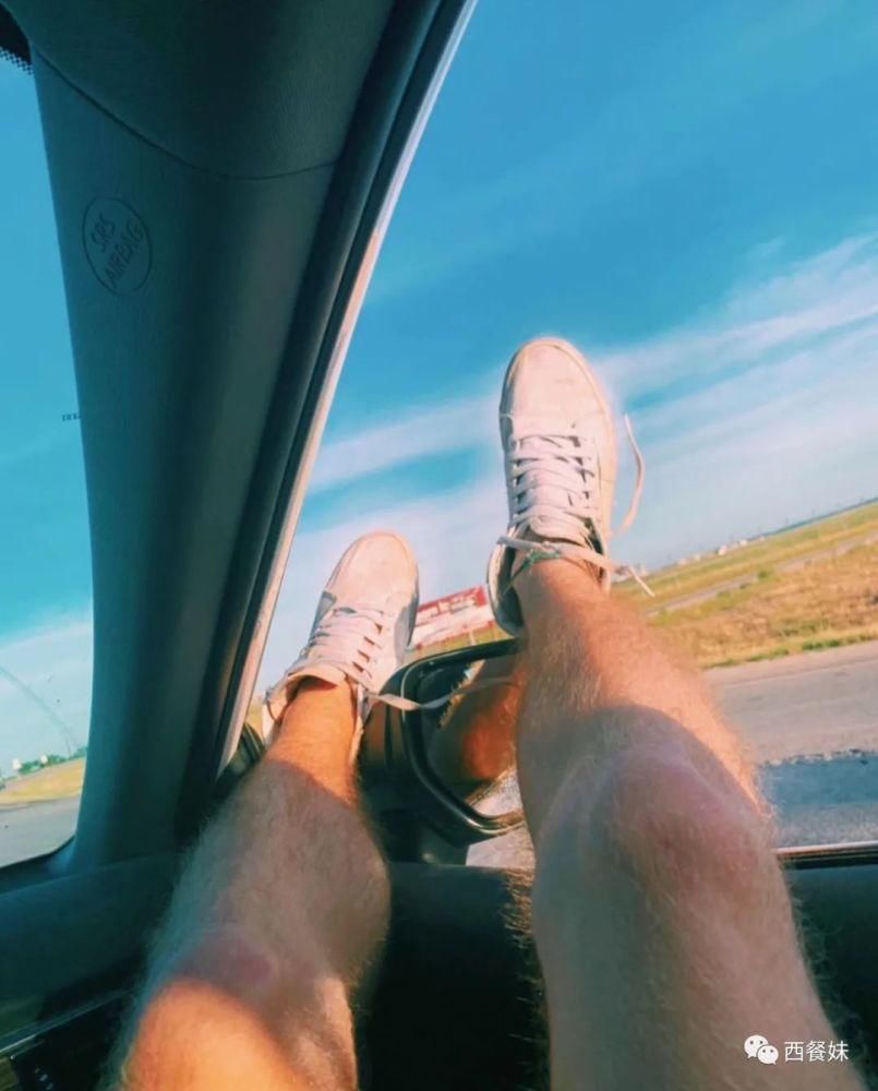 同性恋男生因涂指甲油被休学 引网友不满!25万在线请愿!