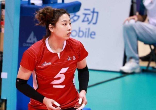 蔡斌|梅笑寒恐非因伤缺席,正和山东女排一同训练,或缺乏信心未报名