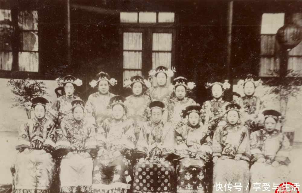 公主|清末老照片李鸿章灵位入祀贤良祠,公主格格福晋合影