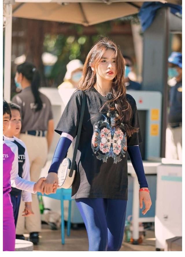 综艺节目|金子涵,综艺节目泳池剧照,惊艳美貌