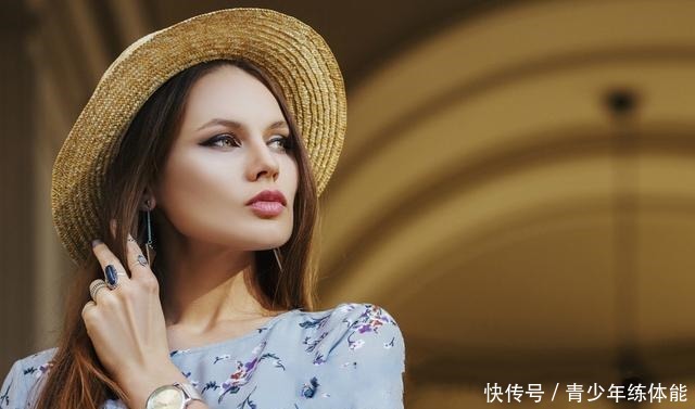 气质感|女人戴手镯还是手表好看三个理由告诉你,别再戴错让人笑话!