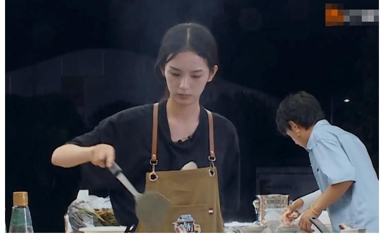 中餐廳5|《中餐廳5》營業(yè)，周也接客卻不扎頭發(fā)，手忙腳亂的背后滿是無奈