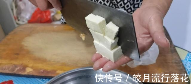 野生鲫鱼汤这么烧，汤鲜色白没有刺，宝妈们快收藏好！