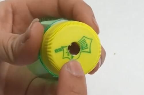 锅盖把手坏了，不用花钱找人配，只需一个空塑料瓶，比买的还好用