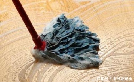 小苏打|每天拖地3次还是脏老保姆给你支个招,半个月都不用再拖地