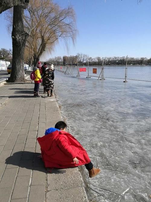 穿过什刹海的“烟袋斜街”，来看谁家的祖屋冒青烟？