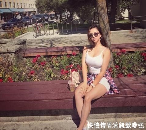 女人味|她虽长相甜美,却被称为“微胖”女神,“大码”身材尽显女人味