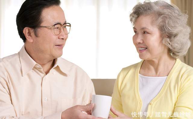 雌激素|快要绝经的女性，身体或会收到4个“提示”，别忽视，多做下保养