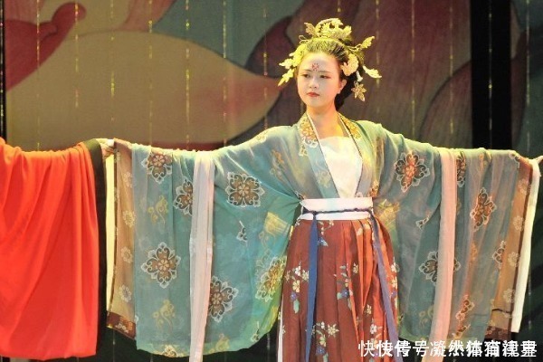 床单|汉服为啥一夜之间火起来了?只因当年披床单的熊孩子长大了?