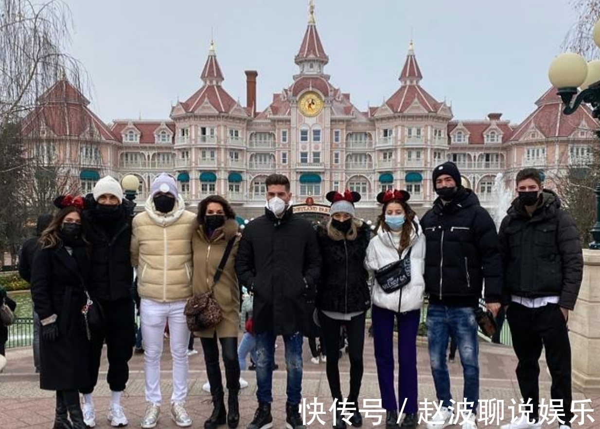 四世同堂|家庭也是人生赢家!齐达内一家24口人合照:4个儿子长大了,都帅