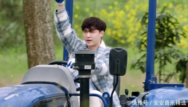 驾照 张艺兴为开拖拉机干活真的拼,嘴上抱怨不容易,却考了拖拉机驾照