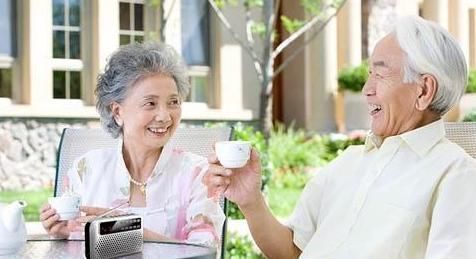 濕氣|黃芪加“一物”泡水喝,能幫助你排出濕氣,調(diào)節(jié)肝腎的健康!