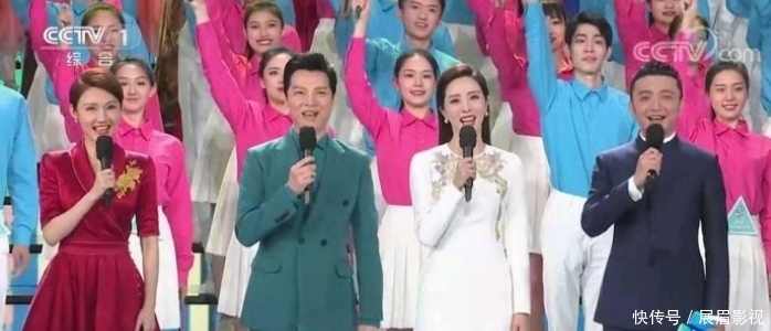 龙洋主持央视五四晚会表现完美,舞台形象、亲和力、台风都很好
