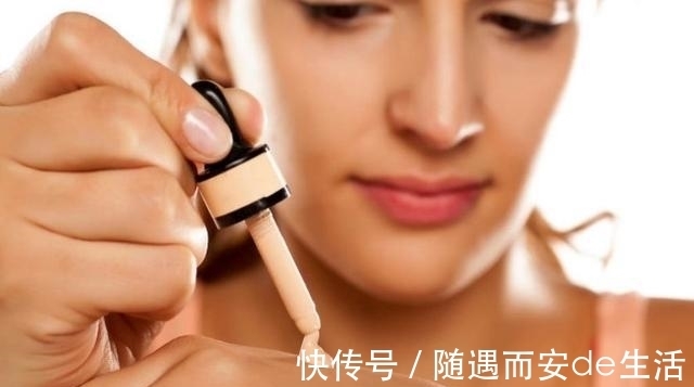 毛孔 三四十块和三四百的粉底液，到底差在哪？看完这4点你就明白了