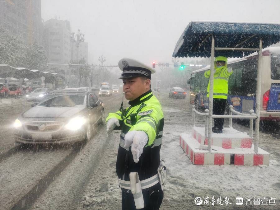 聊城|直击！风雪中聊城街头的逆行者！他们全力守护在路面一线