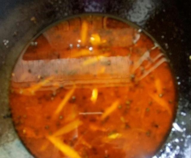 炖鱼时，“两种调料”不能放，否则鱼腥味很大，又难吃