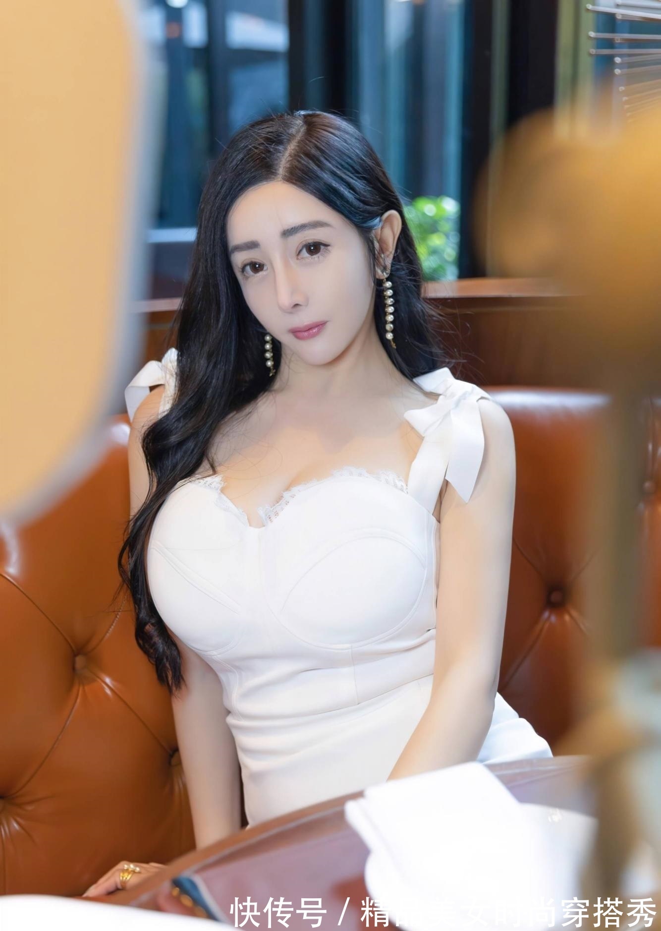 高跟鞋 一袭白色连衣裙或飘逸或精致,总是给人一种纯洁的美