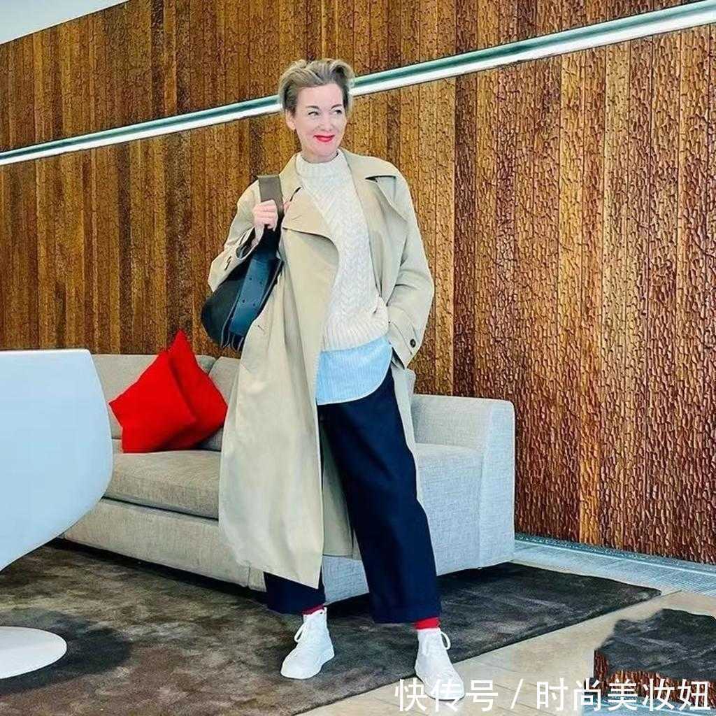 穿搭 这位49岁阿姨太会穿了,每一套都高级洋气,年轻人该学一学