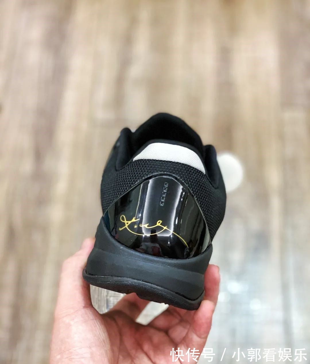 a23 致敬科比!耐克Zoom Kobe 5黑武士开箱,简直帅呆了!