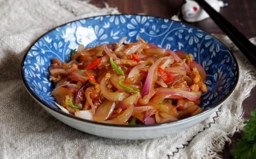 洋葱和它是绝配,等于天然“血管清洁工”,软化血管,血管通畅了