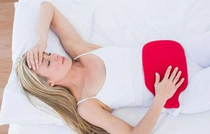 蒲公英茶|女人来大姨妈时，多吃3类“碱性”食物，保养子宫，远离妇科炎症