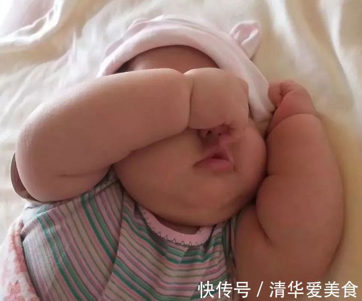 发育|宝宝睡觉时,如果有这五个举动,说明大脑发育的更好,会更聪明