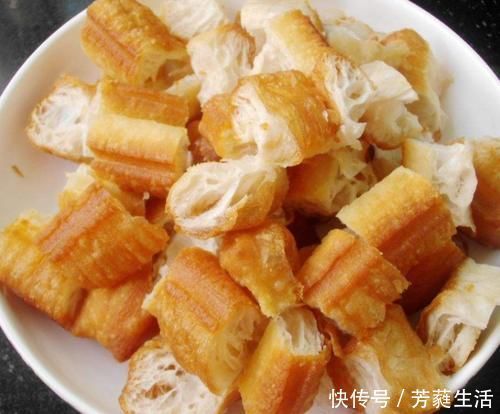 天然“防晒霜”找到了,夏季多吃些,补水又养颜,晒黑的皮肤变白了