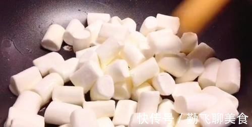 棉花糖|一夜爆火的网红奶枣到底有多好吃?奶香浓郁酥脆,没有黄油也能做