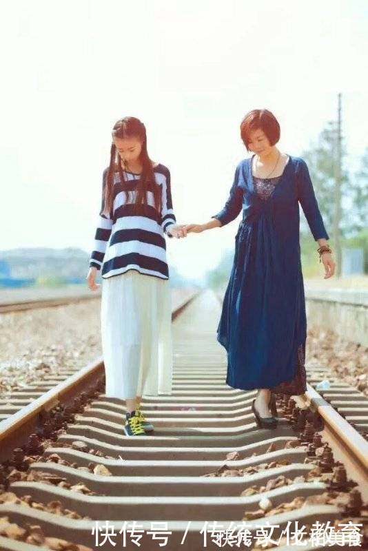 家庭教育|3位学霸妈妈的家庭教育分享:“绝不打扰”原则,小学开始怎么做