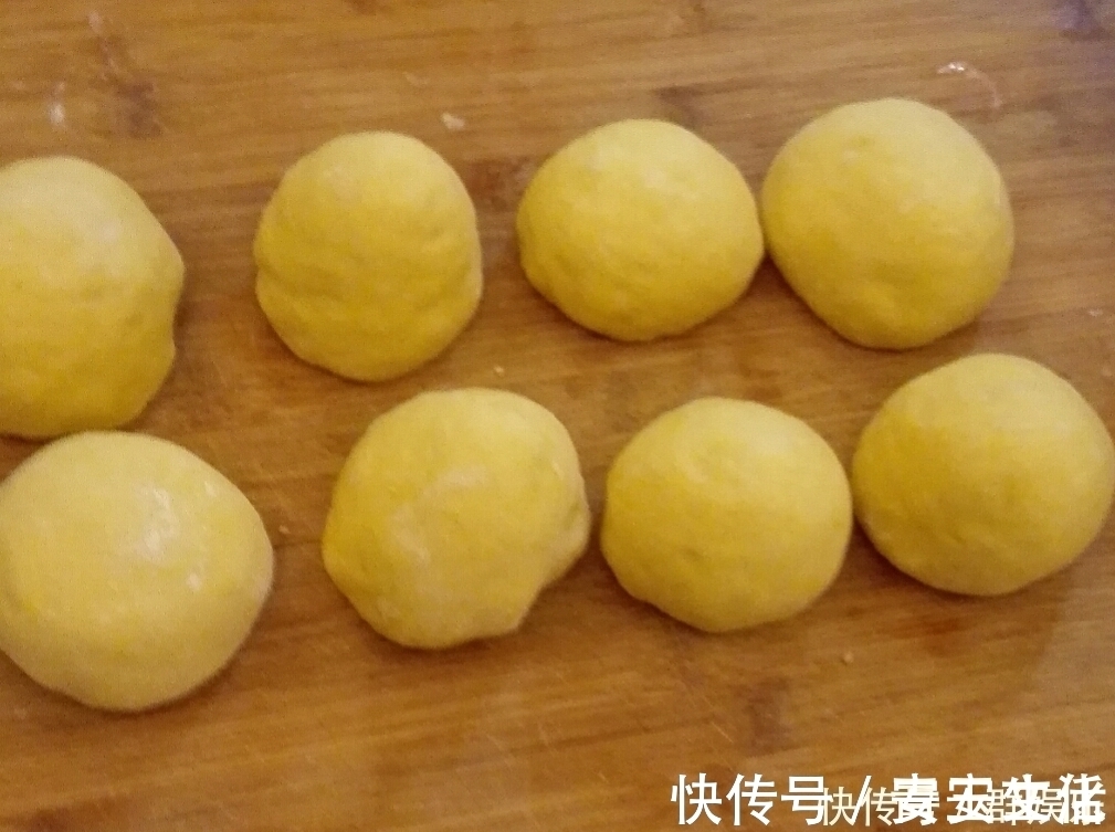 想把馒头做出暄软拉丝的效果,只需要这几步,比面包还好吃