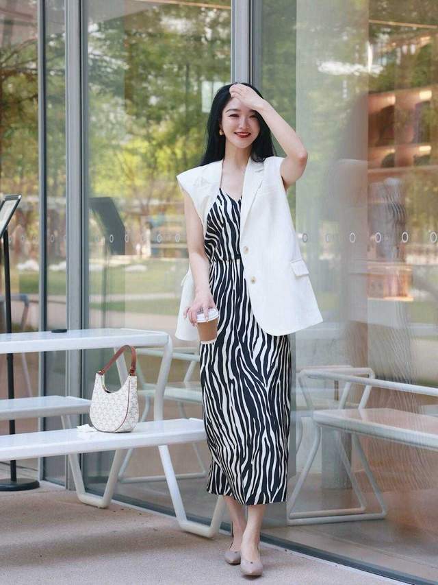 减龄|3、40岁这样穿“贼”好看,针织开衫搭配牛仔阔腿裤,清爽又减龄