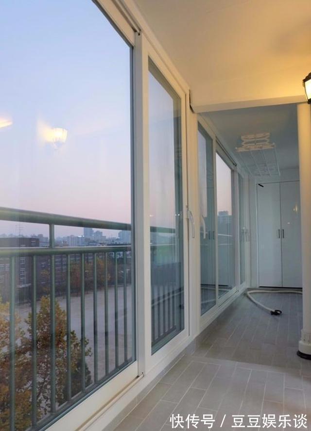 玻璃窗|邻居家封阳台太机智,把窗户变成推拉门,开放式封闭式灵活转换!
