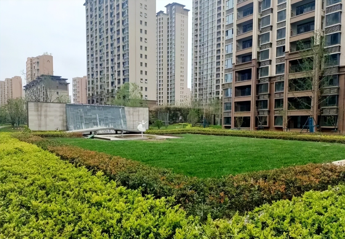 疫情|早半年买房月供多千元 房价降利率不降 压垮年轻人的是贷款利息?