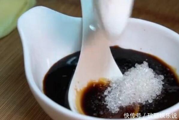  清洗干净|鸡翅别再和可乐一起煮了，试试加入此食材，酸甜可口，美味再升级