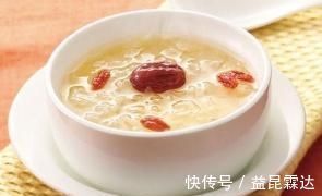 泡银耳时，应该直接泡还是剪碎泡做错了，难怪银耳熬得不出胶