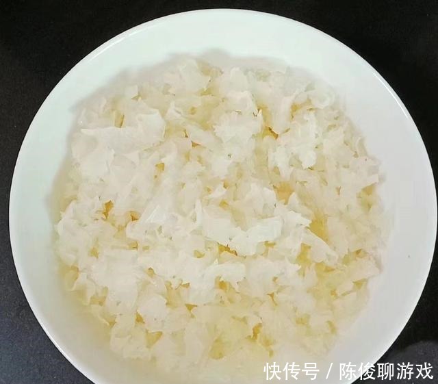 它是“穷人的燕窝”，女人2天吃1次，皮肤光滑，40岁似少女