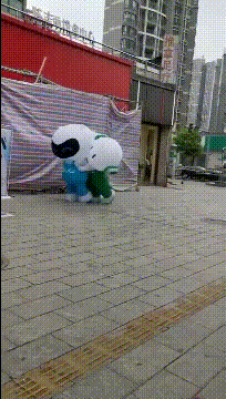 |搞笑GIF:我不是来接孩子的,我是来接女朋友的