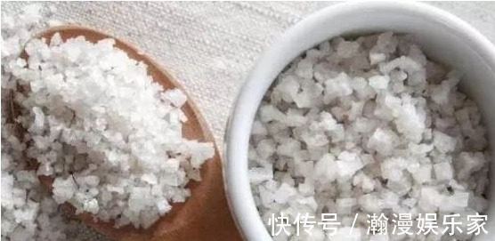 奥地利|螨虫堵塞背后毛孔时,会出现4个明显特征!来学3招除螨