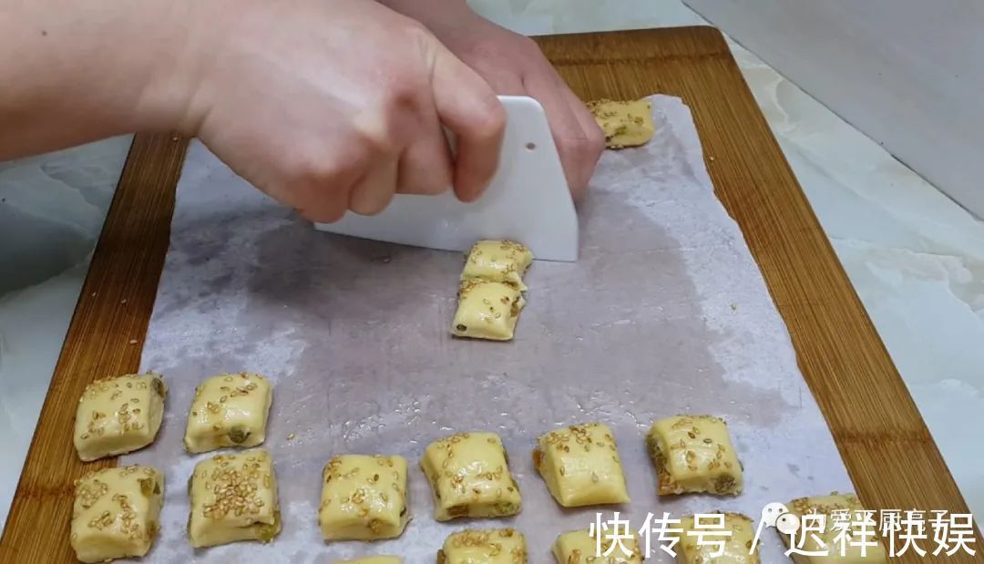 香酥|面粉别再烙饼了,试试这么做,个个香酥又掉渣,新手也能一次成功