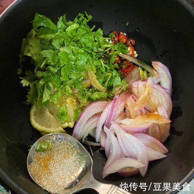 凉拌菜|吃货们决不能错过的夏日清爽?柠檬手撕鸡