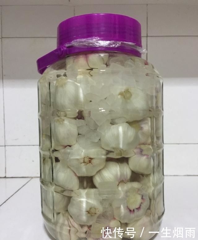 多汁|水晶糖蒜,酸酸甜甜脆爽多汁,在家做防腐是重点,细节决定成败