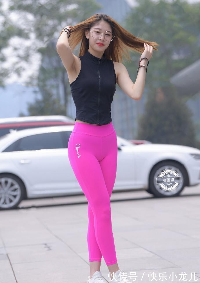 清新 清新洒脱的打底裤穿搭尽显自然的洒脱,提升整体形象,舒适透气