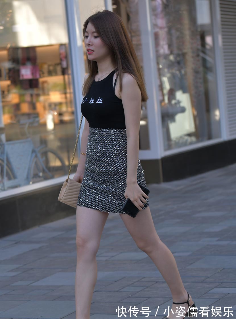 墨染|墨染无袖背心衫搭配钻石包臀裙,彰显时尚潮流气息