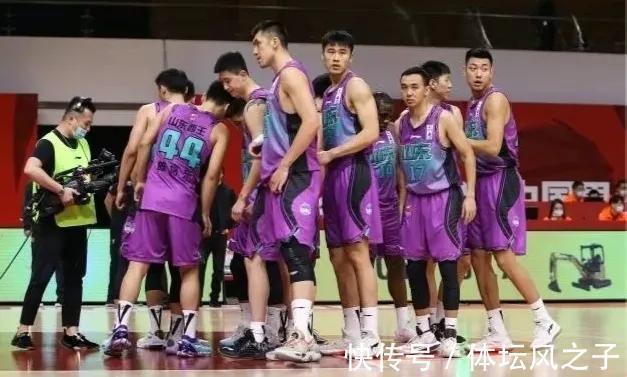 徐长锁|丁彦雨航或将赛季报销,徐长锁则是帅位稳固,第三外援正在联系