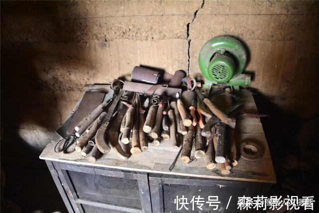 李大师|倔强老头潜心根雕30年,两层土楼堆满获奖作品,不卖钱甘守贫寒